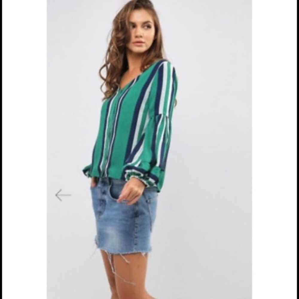 JOA bell sleeve blouse